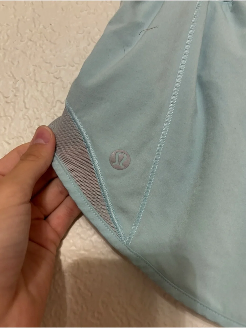 Lululemon Light Blue Hotty Hots Size 6, 2.5” Inseam, Low-Rise